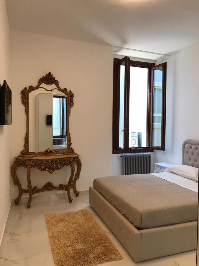 Splendid Lake 2 Desenzano del Garda Exterior photo